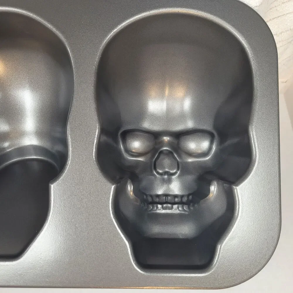 Nordic Ware 3D Skull Cake Pan Mold 9 Cups/2.1 Liters Halloween Spooky Baking New